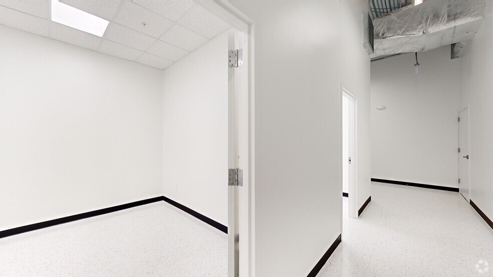 More Photos Of 12358 Parklawn Dr, North Bethesda Office For Lease