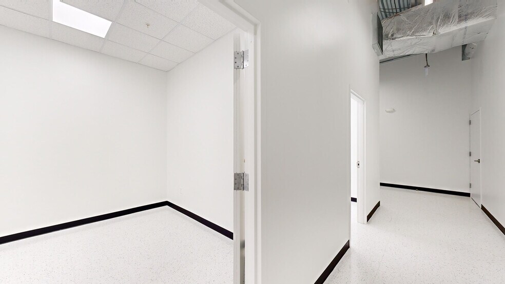 More Photos Of 12358 Parklawn Dr, North Bethesda Office For Lease