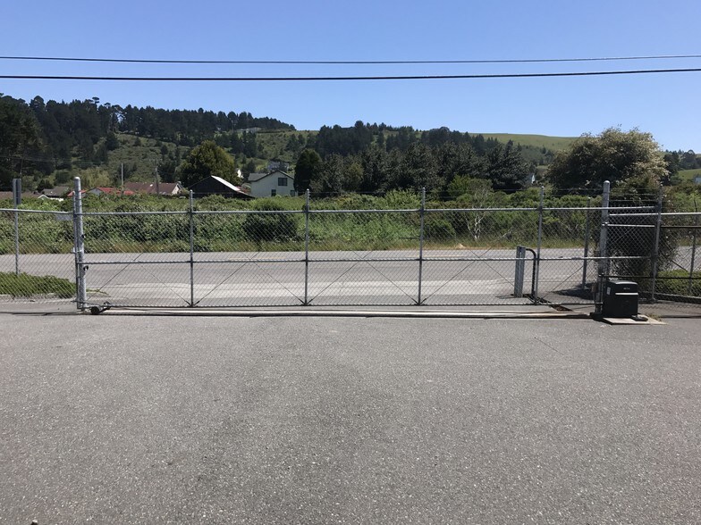 More Photos Of 100 Airport Rd, Fortuna Warehouse For Lease