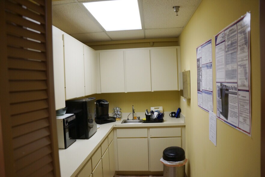 More Photos Of 400 Executive Center Dr, West Palm Beach Medical For Sale