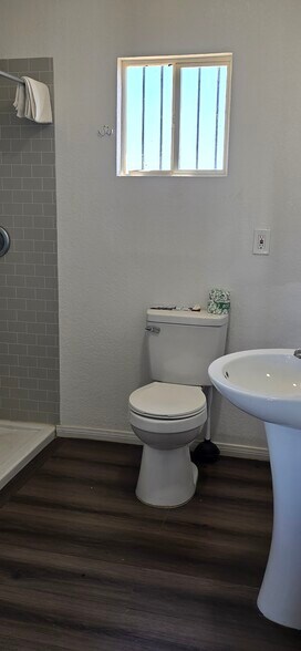 More Photos Of 2128 State Highway 58 Business Route E, Mojave Hotel For Sale