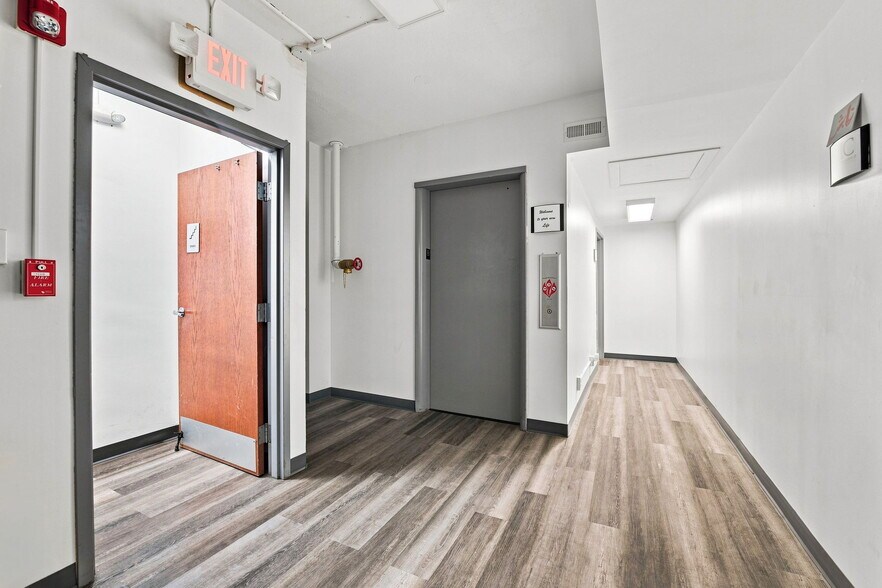 More Photos Of 31 W Downer Pl, Aurora Office For Sale