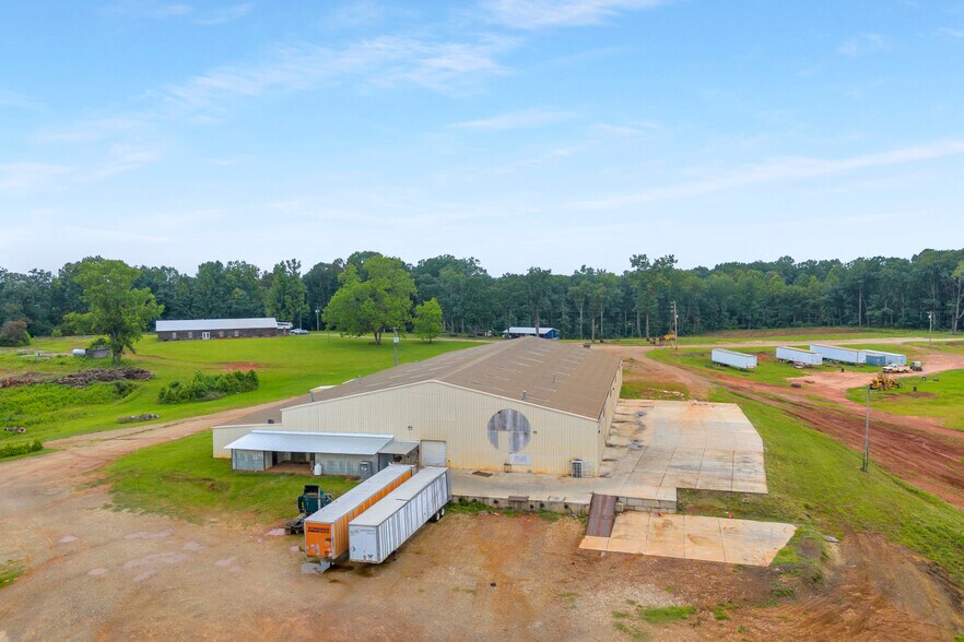 More Photos Of 252 Komplex Dr, Carnesville Warehouse For Sale