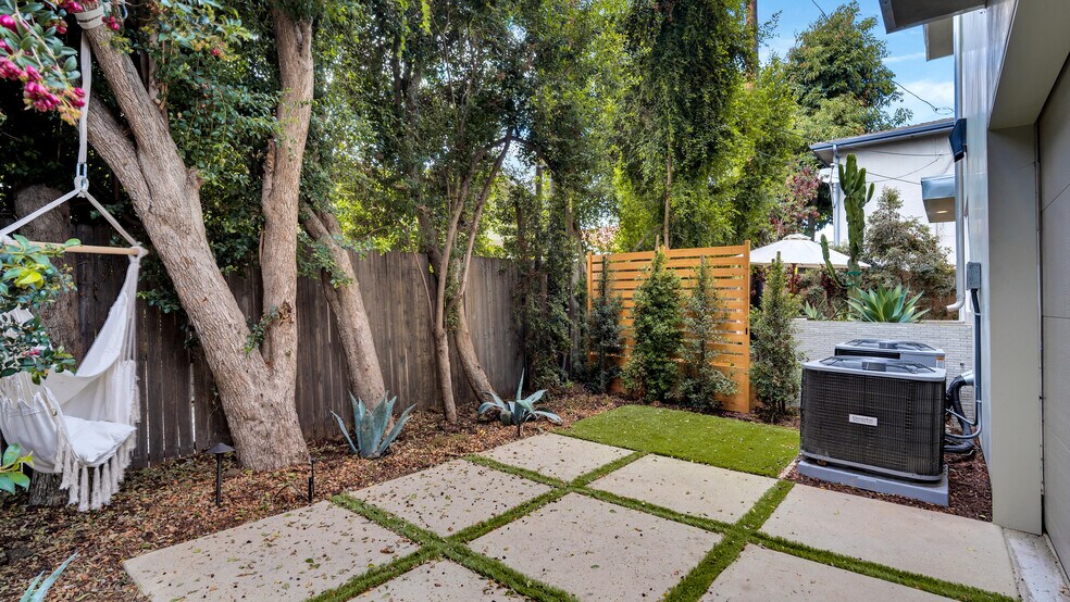 More Photos Of 1351 Seward St, Los Angeles Apartments For Sale