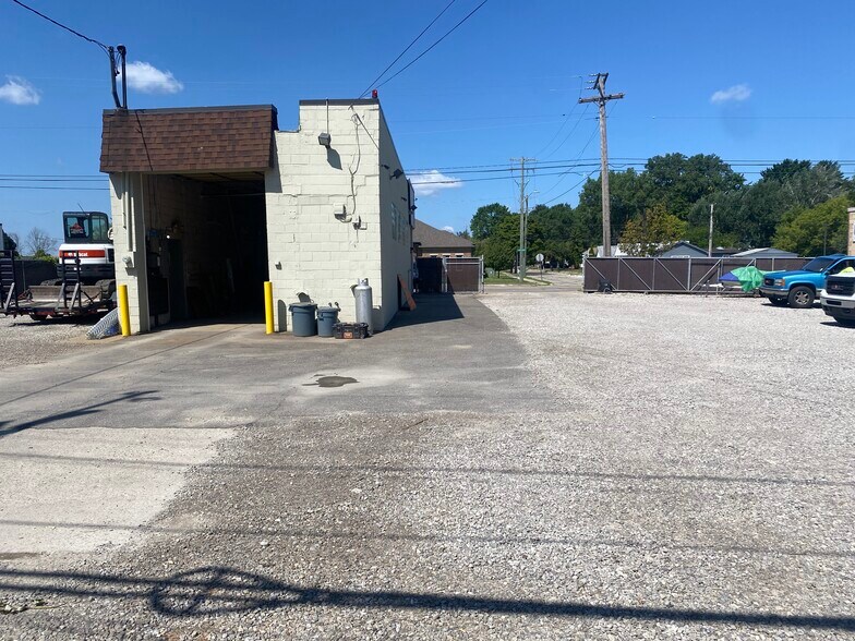 More Photos Of 25530 Schoenherr Rd, Warren Warehouse For Lease