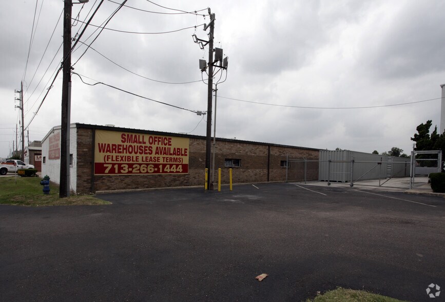 More Photos Of 1919 W Sam Houston Pky N, Houston Manufacturing For Lease