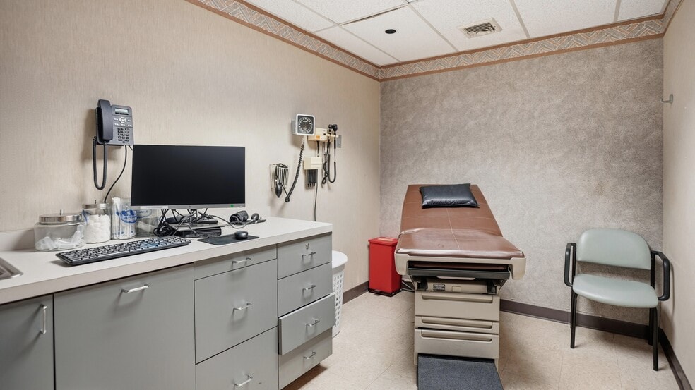 More Photos Of 123 Stewart Ave, Hicksville Medical For Sale