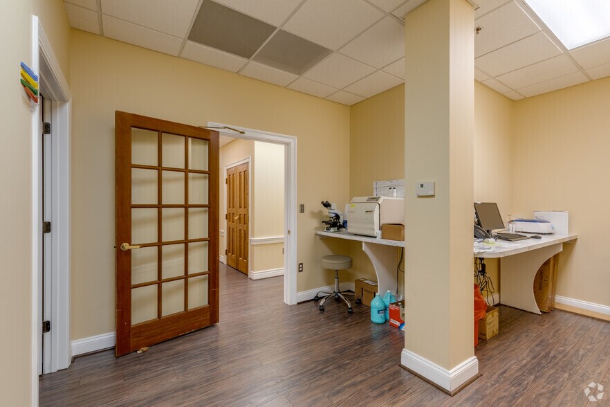 More Photos Of 13875 Hedgewood Dr, Woodbridge Medical For Lease