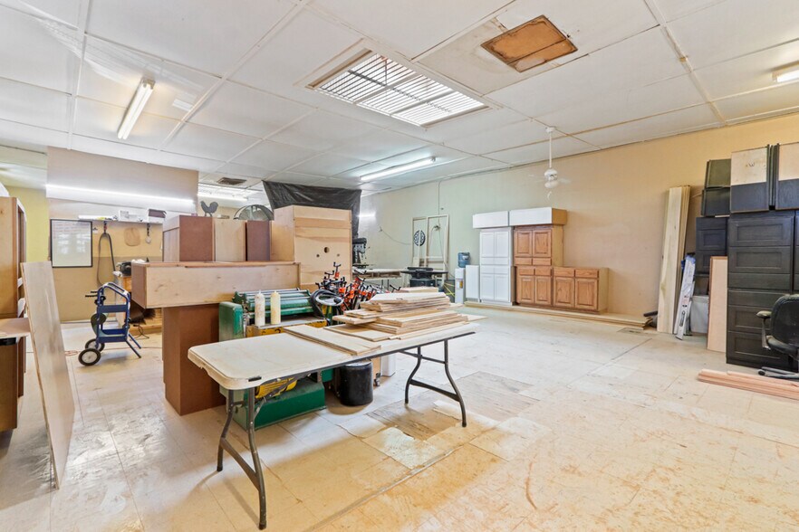 More Photos Of 10108 Socorro Dr, El Paso General Retail For Sale