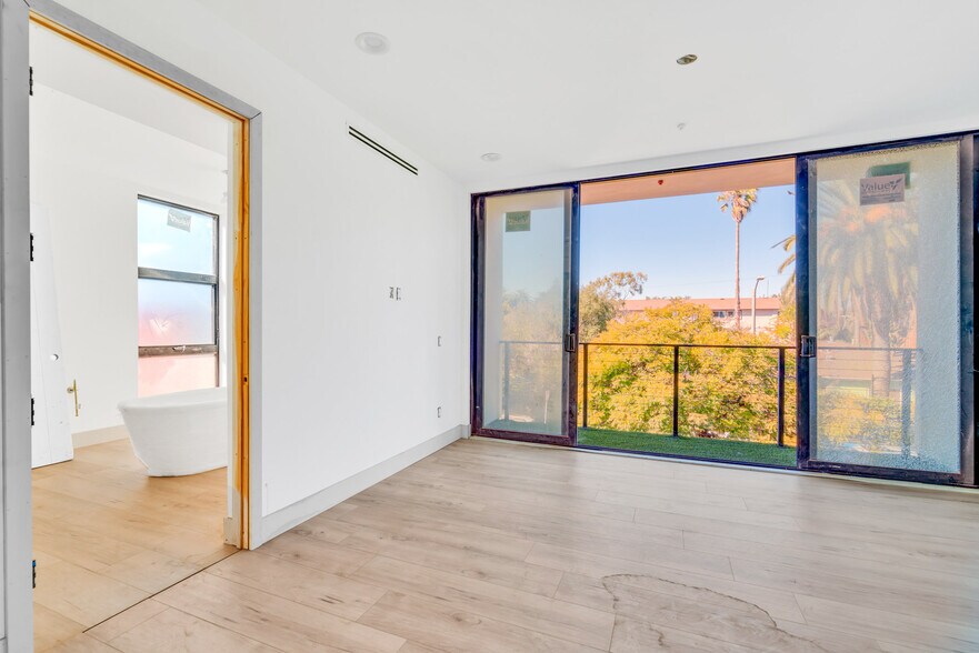 More Photos Of 506 Westminster Ave, Venice Apartments For Sale