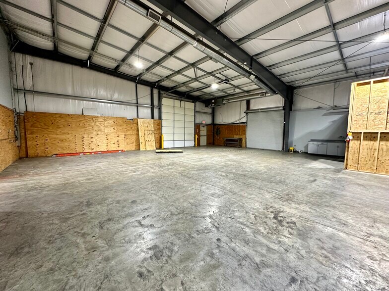 More Photos Of 3710 Jefferson Ave, Texarkana Flex For Lease