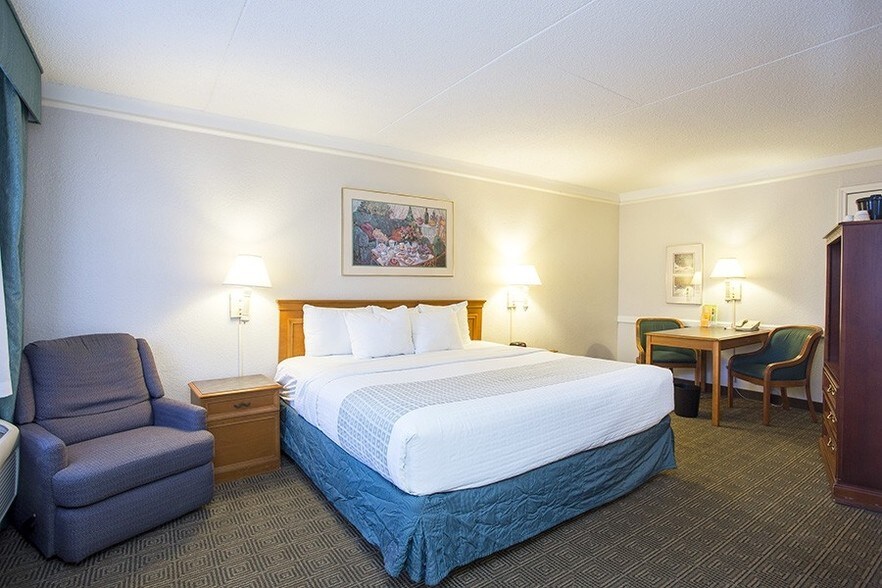 More Photos Of 5201 N State Line Ave, Texarkana Hotel For Sale