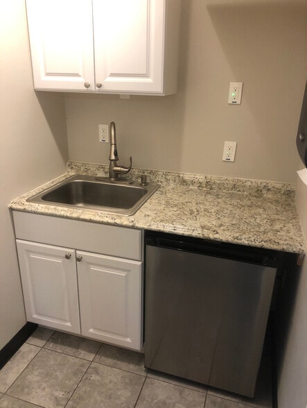 More Photos Of 13555 Automobile Blvd, Clearwater Medical For Lease
