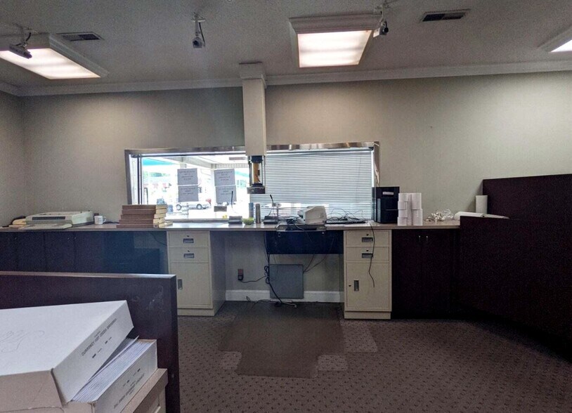 More Photos Of 941 US-25W Hwy, Williamsburg Bank For Sale