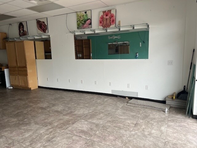 More Photos Of 516 S Hampton Rd, Dallas Storefront Retail Office For Lease