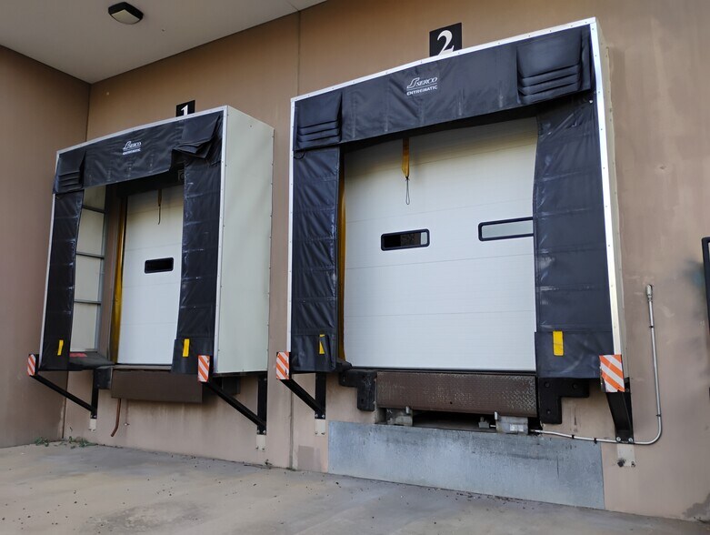 More Photos Of 7702 Parnell St, Houston Distribution For Lease