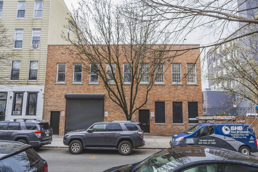 More Photos Of 102-106 Calyer St, Brooklyn Office For Sale