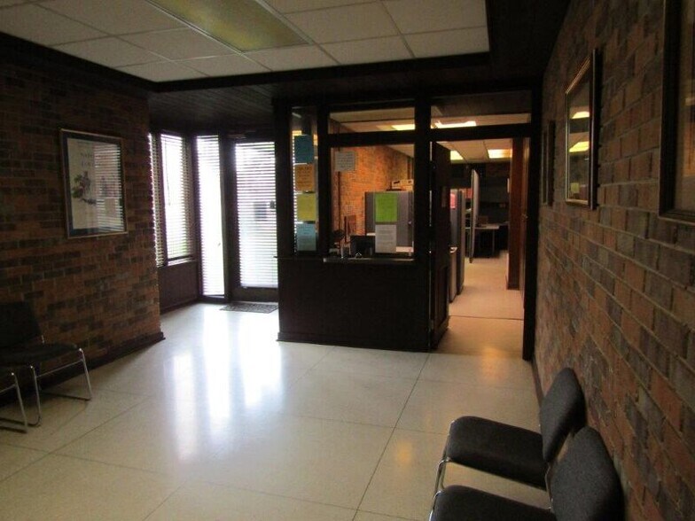 More Photos Of 301 Julia St, New Iberia Office For Lease