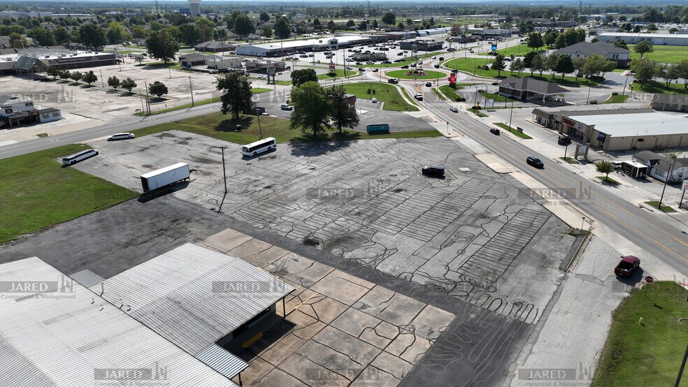 More Photos Of 2230 S Main St, Carthage Unknown For Lease