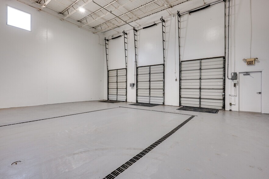 More Photos Of 515 Mills Rd, Garland Food Processing For Lease