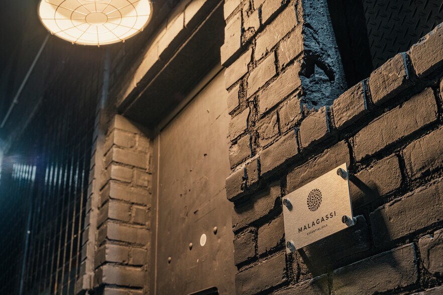 More Photos Of 573 Johnson Ave, Brooklyn Warehouse For Lease