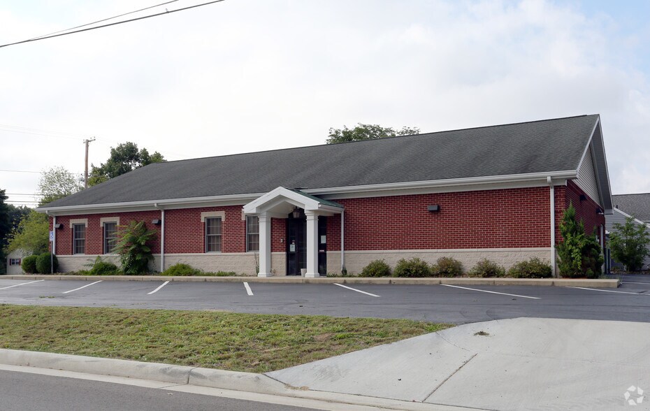More Photos Of 366 N Portland Way, Galion Medical For Lease