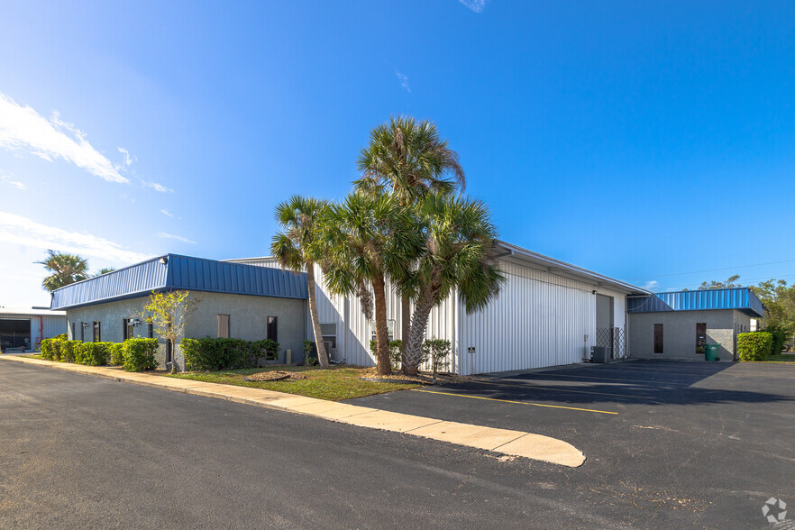 Primary Photo Of 2363 Industrial Blvd, Sarasota Unknown For Lease