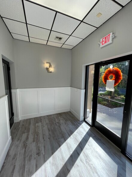 More Photos Of 189 Main Rd, Riverhead Medical For Lease