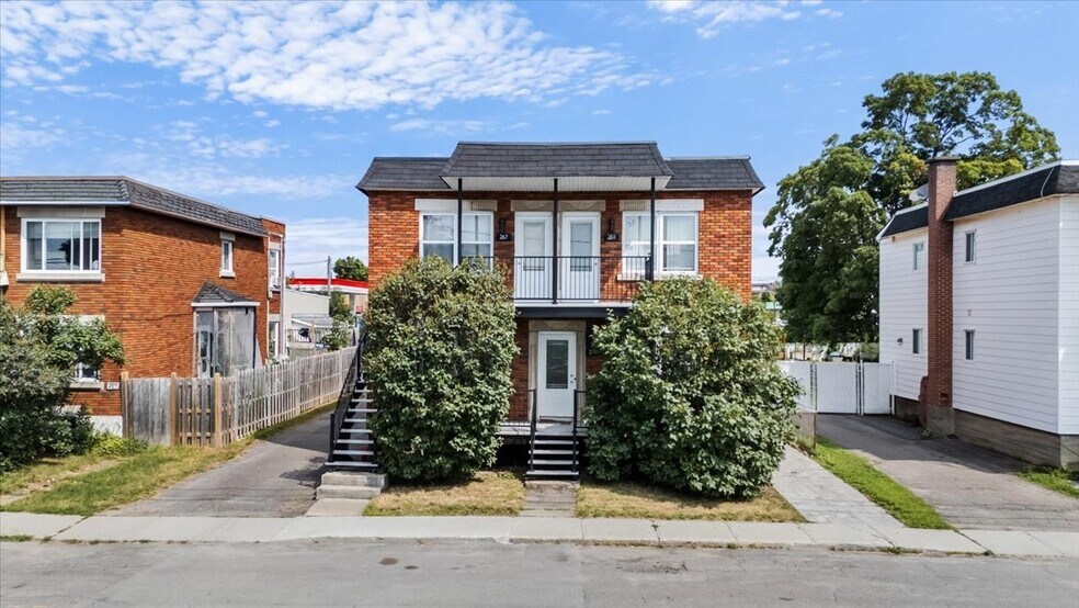 Primary Photo Of 267-275 Rue De Sainte-Paule, Saint-Jérôme Apartments For Sale