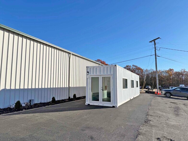 More Photos Of 1 Carnival St, Hazleton Warehouse For Lease