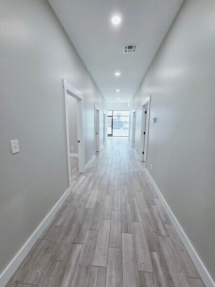 More Photos Of 13002-13070 Commerce St., Elgin Storefront For Lease