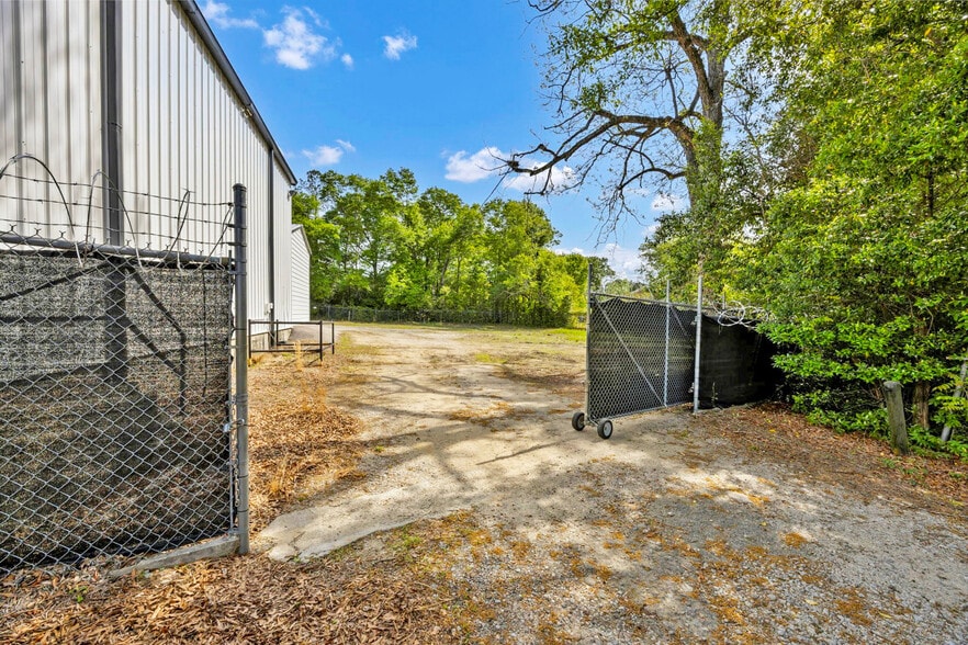More Photos Of 1627 Columbia College Dr, Columbia Warehouse For Lease