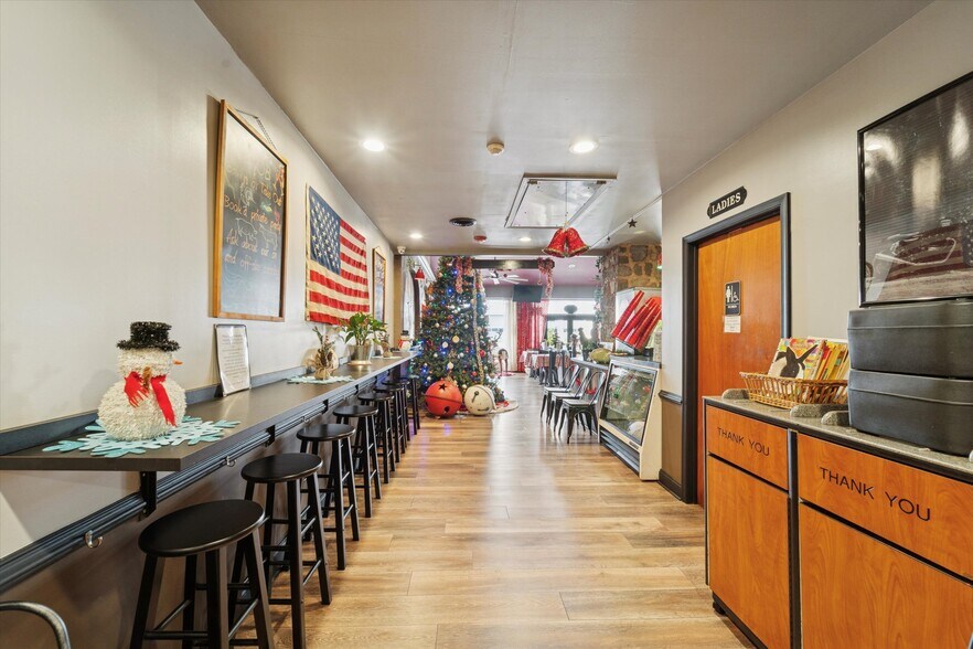 More Photos Of 265 E Township Line Rd, Upper Darby Township Restaurant For Sale