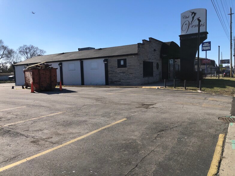 More Photos Of 3535 W 16th St, Indianapolis Bar For Sale