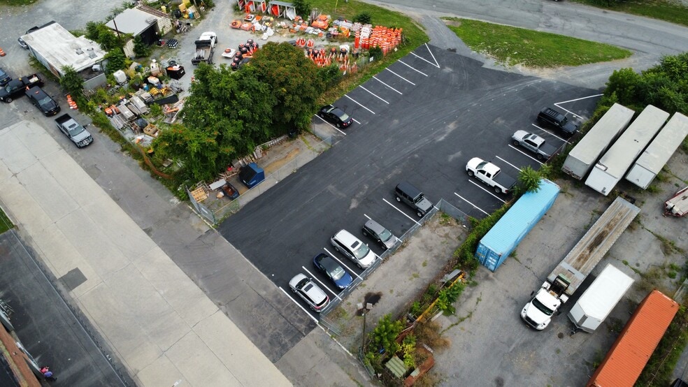 More Photos Of 164-168 Montgomery St, Albany Distribution For Sale