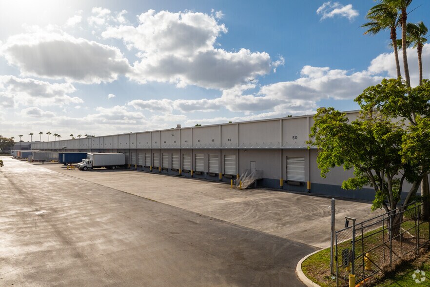 More Photos Of 9950 NW 17th St, Miami Warehouse For Lease
