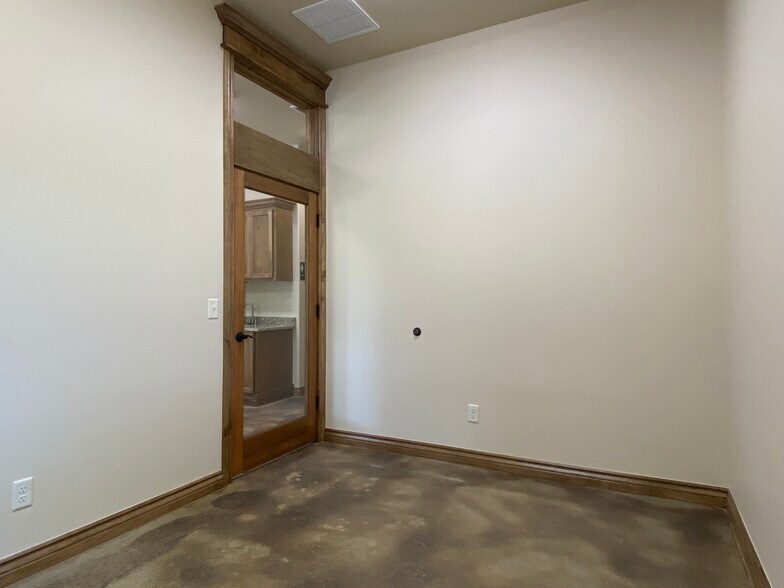 More Photos Of 5706 NW 130th St, Oklahoma City Office For Lease