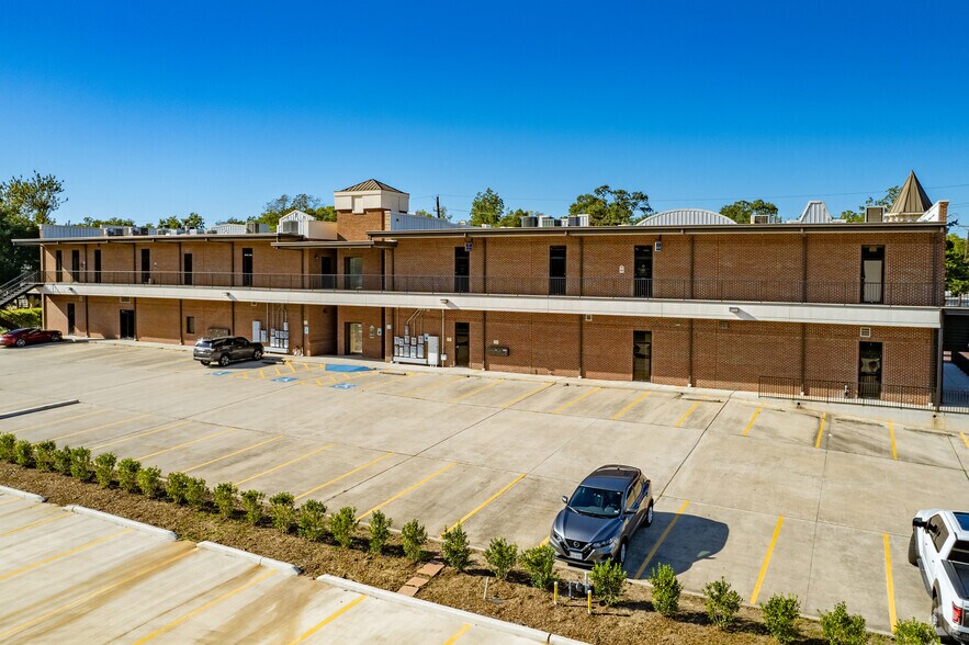 More Photos Of 21123 Eva St, Montgomery Medical For Lease