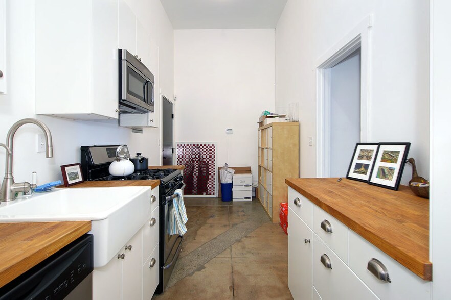 More Photos Of 5009-5011 York Blvd, Los Angeles Storefront For Sale