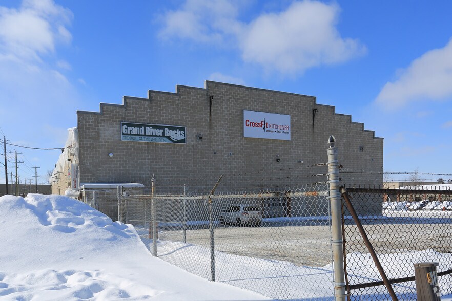 More Photos Of 50 Borden Ave, Kitchener Warehouse For Lease