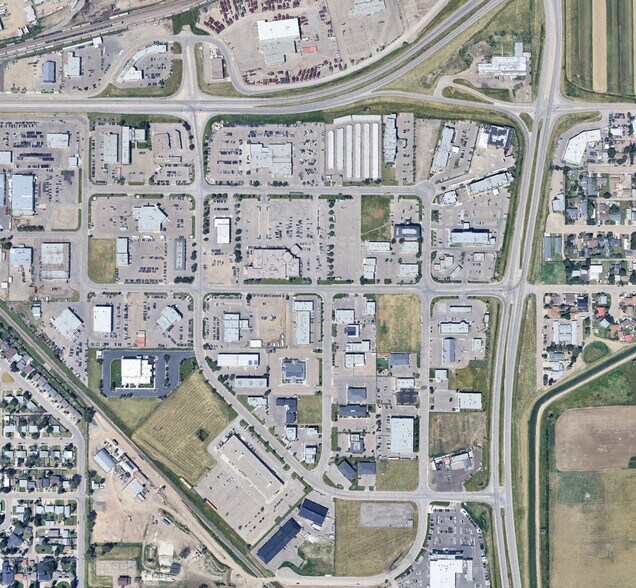 More Photos Of 491 Wt Hill Blvd S, Lethbridge Office For Sale