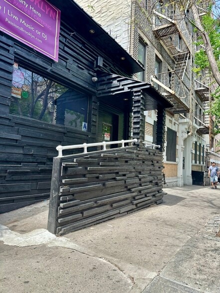 More Photos Of 291 Hooper St, Brooklyn Bar For Lease
