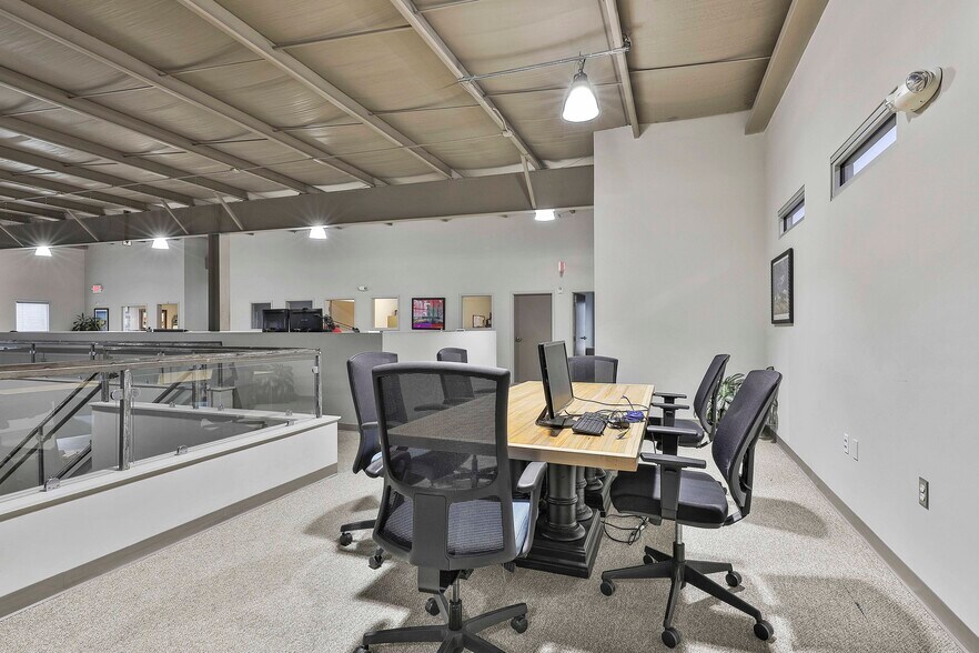 More Photos Of 1039 Sullivan Rd, Newnan Office For Lease
