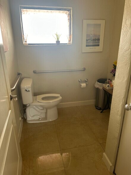 More Photos Of 3010 Manatee Ave, Bradenton Medical For Sale