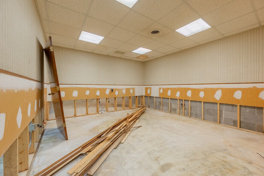 More Photos Of 65 E Main St, Pulaski Office For Sale