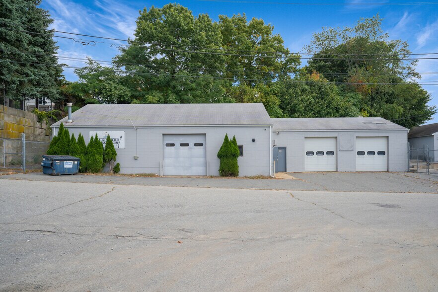 More Photos Of 81 Macondray St, Cumberland Warehouse For Sale