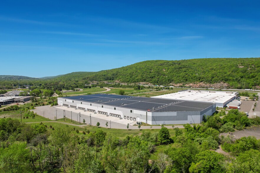 More Photos Of 100 Performance Dr, Mahwah Distribution For Lease