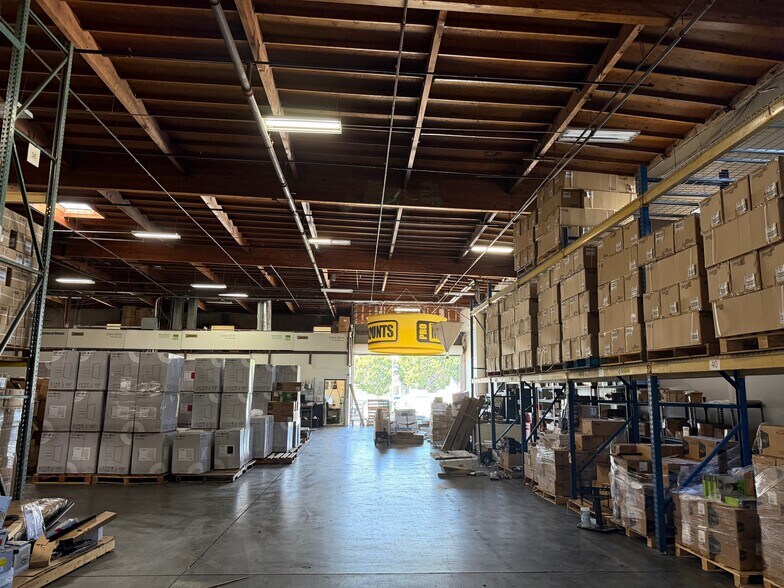 More Photos Of 20218-20220 S Hamilton Ave, Torrance Showroom For Lease