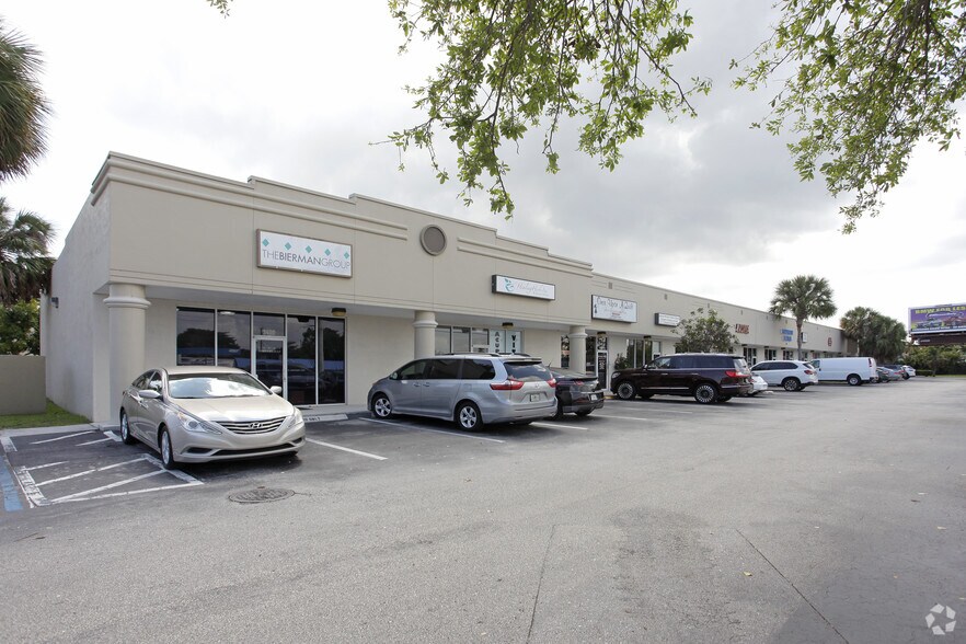 More Photos Of 3400-3428 Griffin Rd, Dania Storefront For Lease