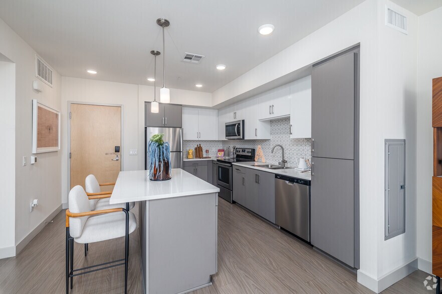 More Photos Of 899 Traction Ave, Los Angeles Apartments For Lease